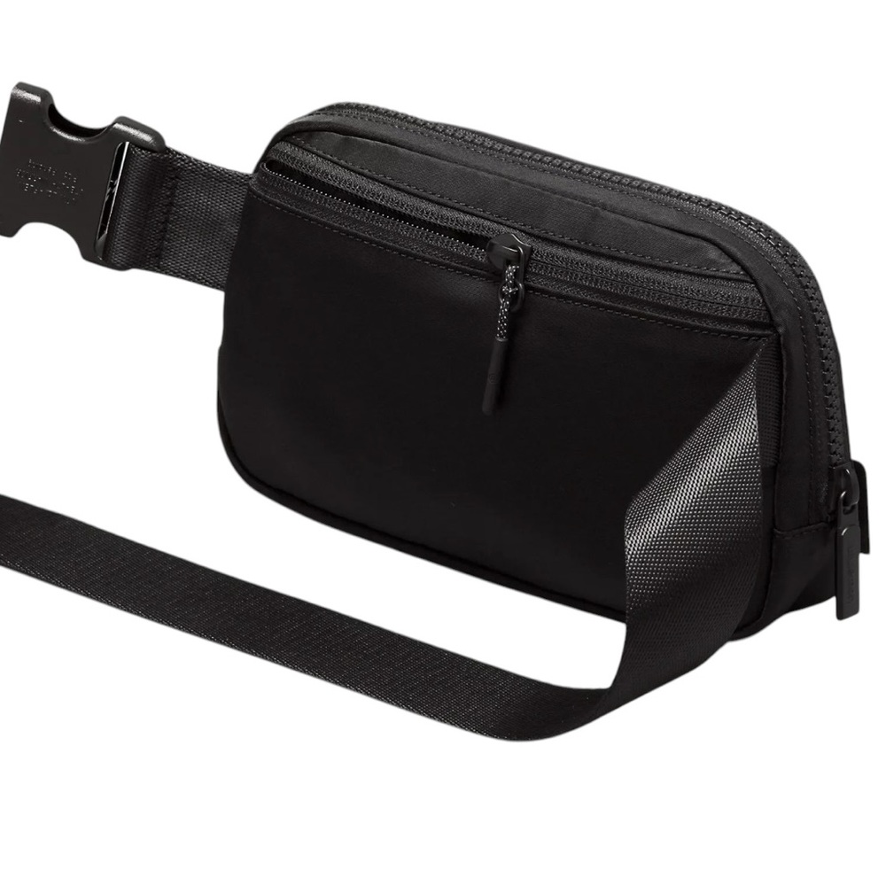 NWT Lululemon Everywhere Belt Bag 1L Black - Picture 2 of 6